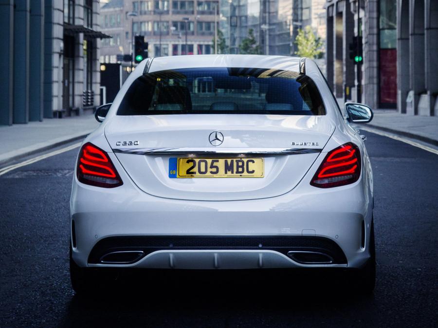  Mercedes-Benz C220 BlueTec AMG Line 2014 года  (UK) (фото 13 из 23)